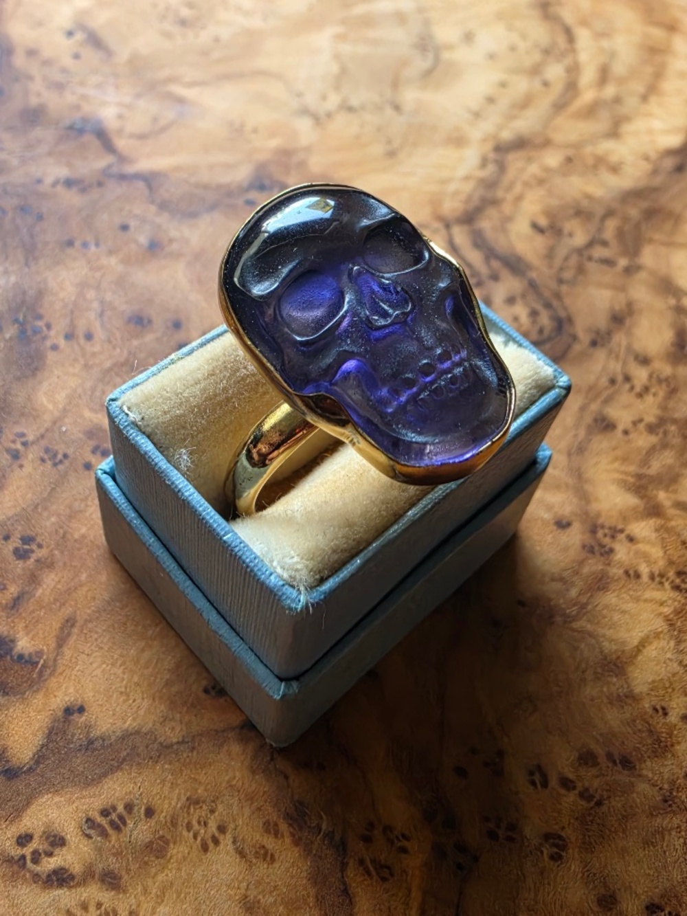 Alchemia Amethyst Skull Ring - Picture 2 of 7